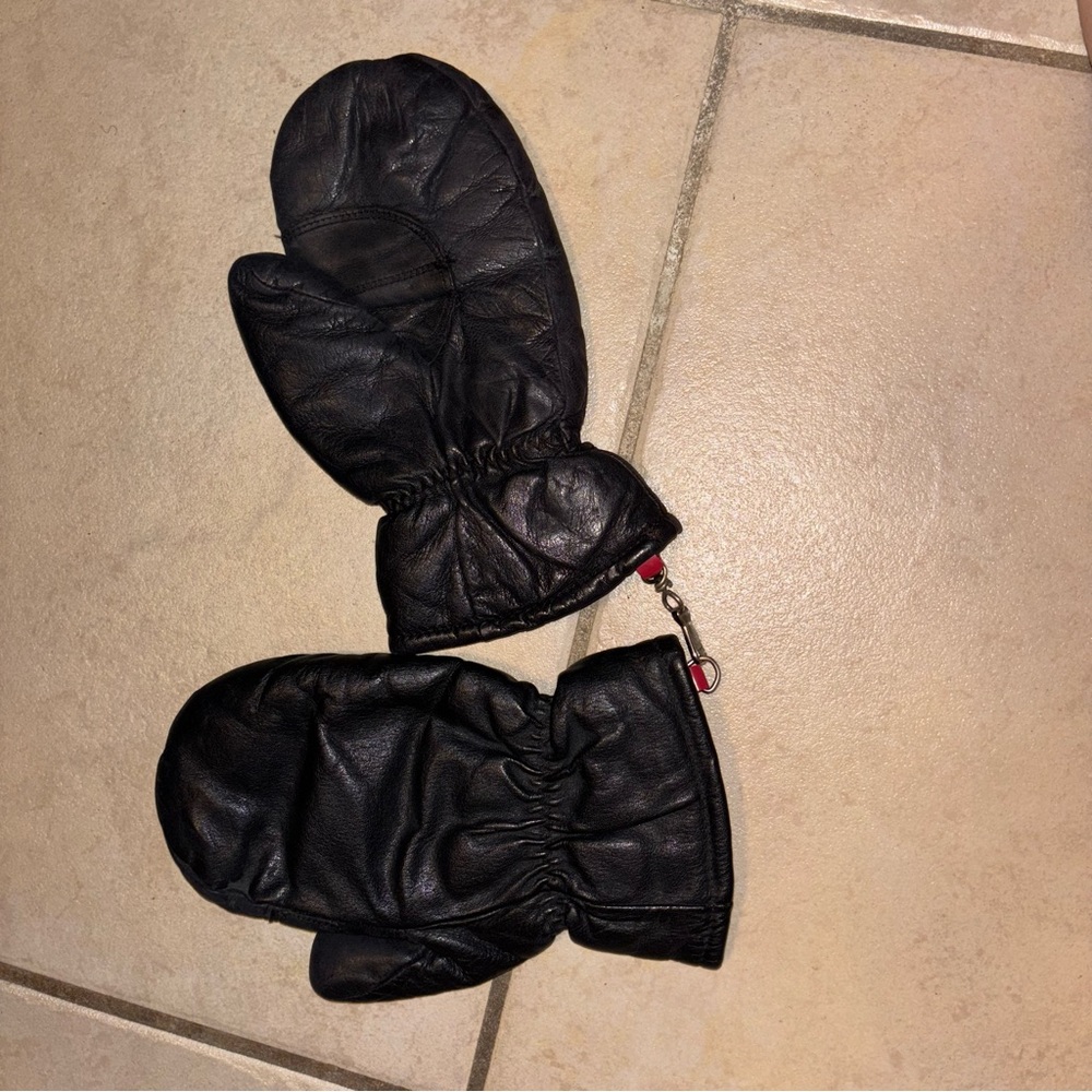 Vintage Weiss Black Leather Mittens with Red faux fur Lining